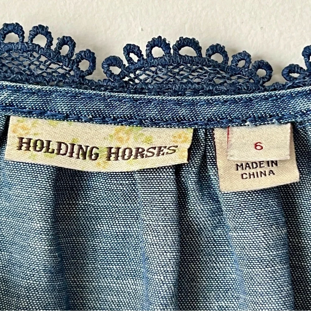 ANTHROPOLOGIE HOLDING HORSES Perra Chambray Lace Swing Top—SZ. 6